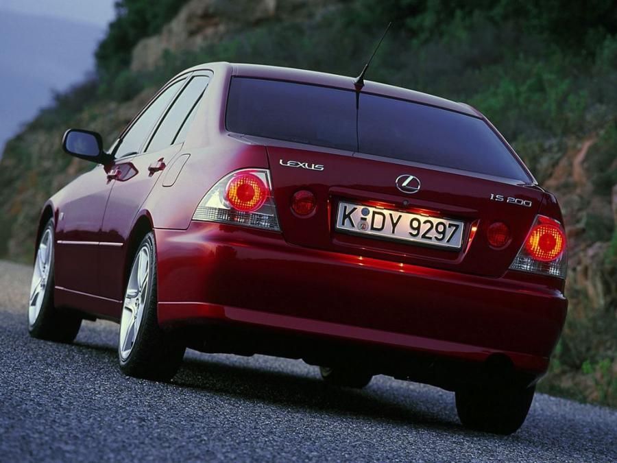  Lexus IS200 1999 года  (WW) (фото 13 из 19)